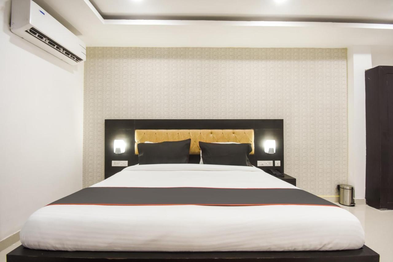 Collection O Red Velvet Premium Hotel Balianta Bagian luar foto