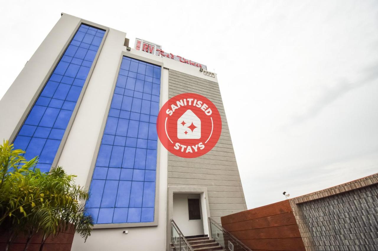 Collection O Red Velvet Premium Hotel Balianta Bagian luar foto