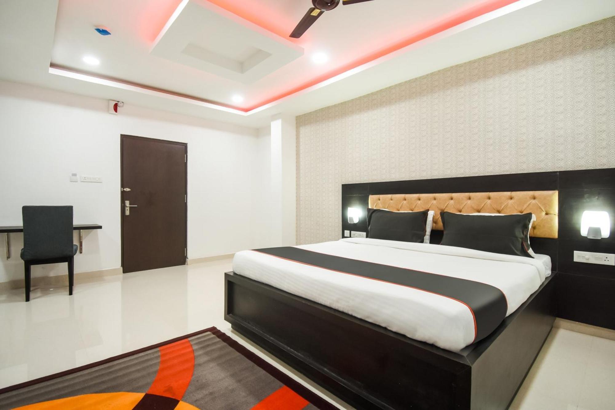 Collection O Red Velvet Premium Hotel Balianta Bagian luar foto